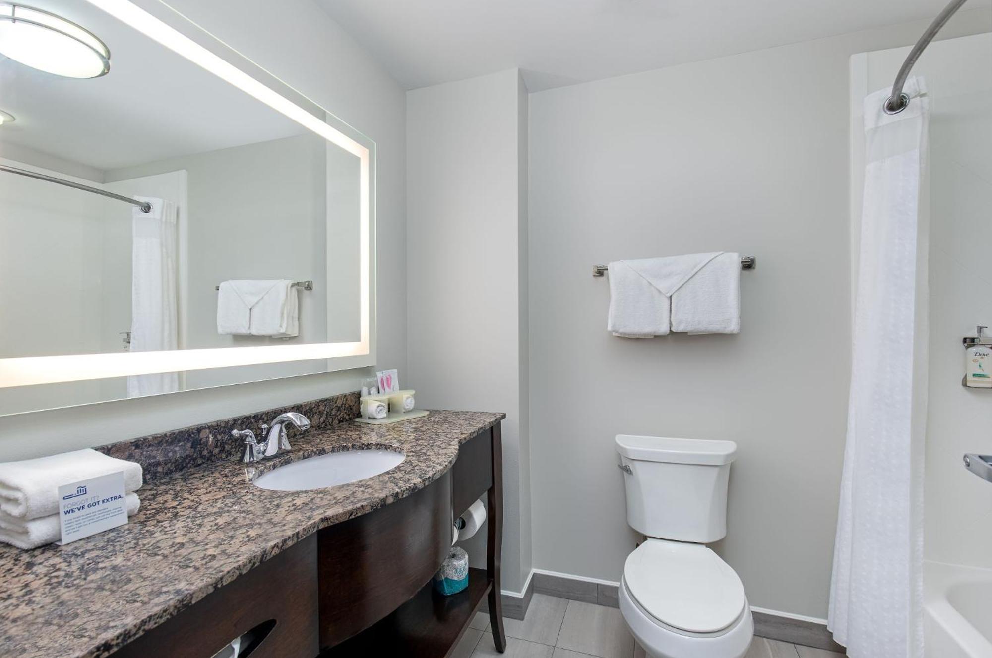 Holiday Inn Express & Suites - Cleveland Northwest By Ihg Exteriér fotografie