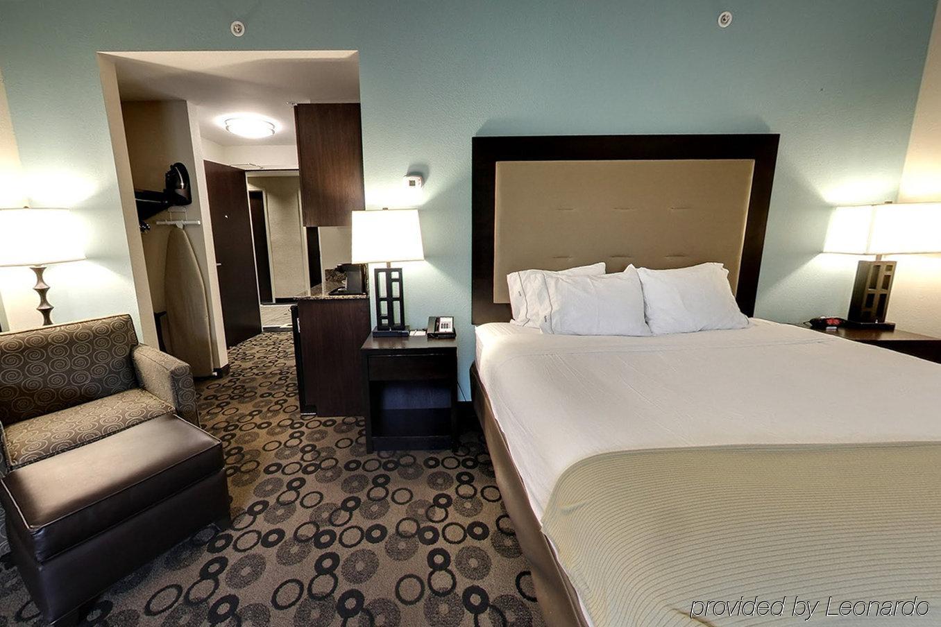 Holiday Inn Express & Suites - Cleveland Northwest By Ihg Exteriér fotografie