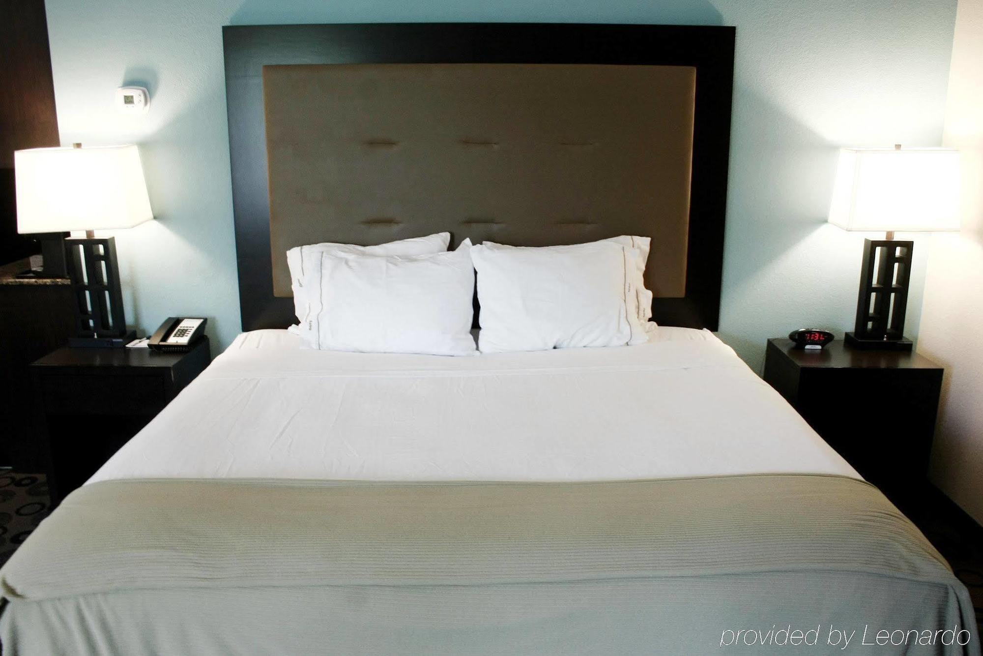Holiday Inn Express & Suites - Cleveland Northwest By Ihg Exteriér fotografie