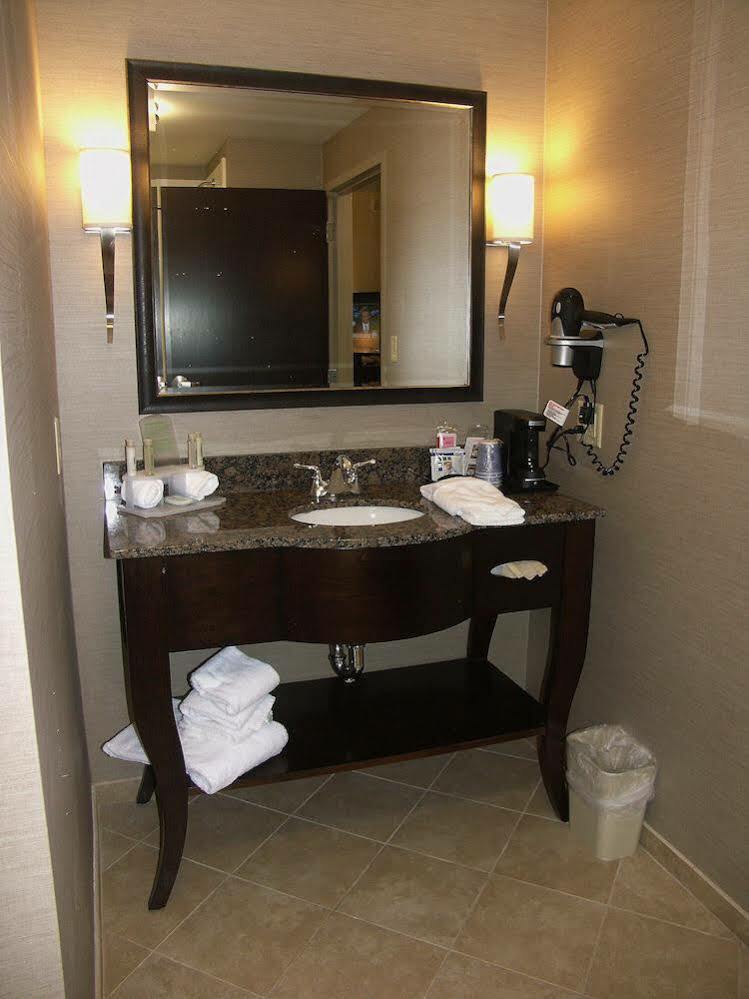 Holiday Inn Express & Suites - Cleveland Northwest By Ihg Exteriér fotografie